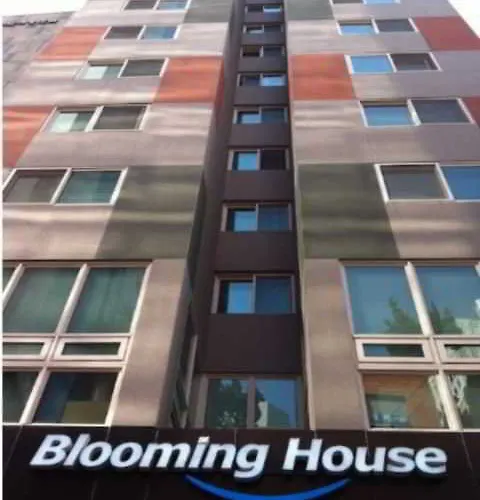 Апарт-отель Blooming House